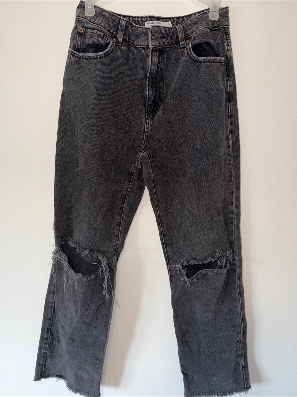 Garage ’90s Straight Distressed Washed Black Jeans Size 3/26